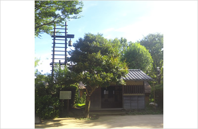 消防展示小屋と火の見櫓の画像