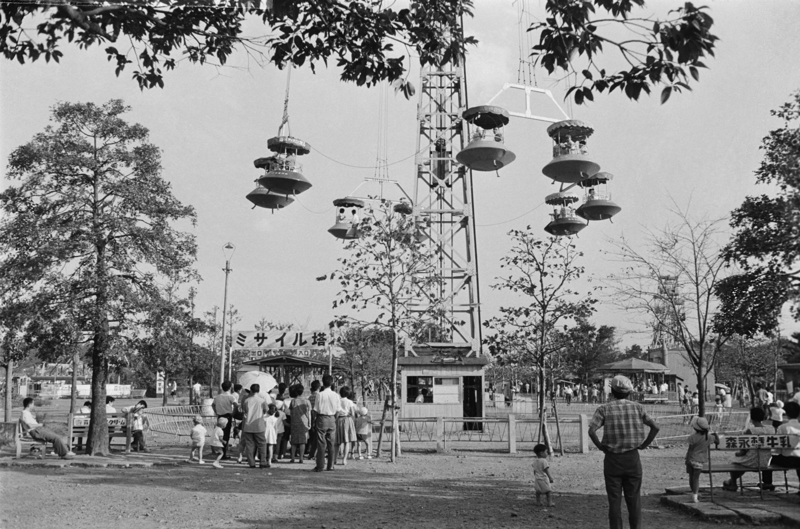 二子玉川園内ミサイル塔