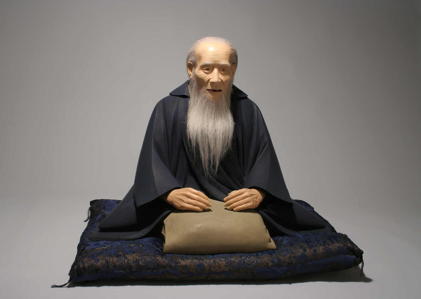 木造岡本黄石正座像